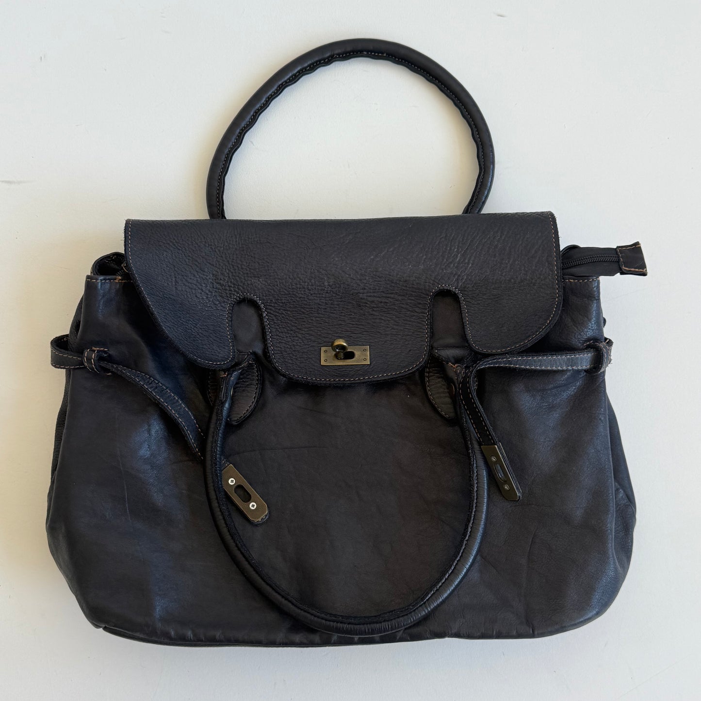 Navy leather ‘firkin’ bag - One Size