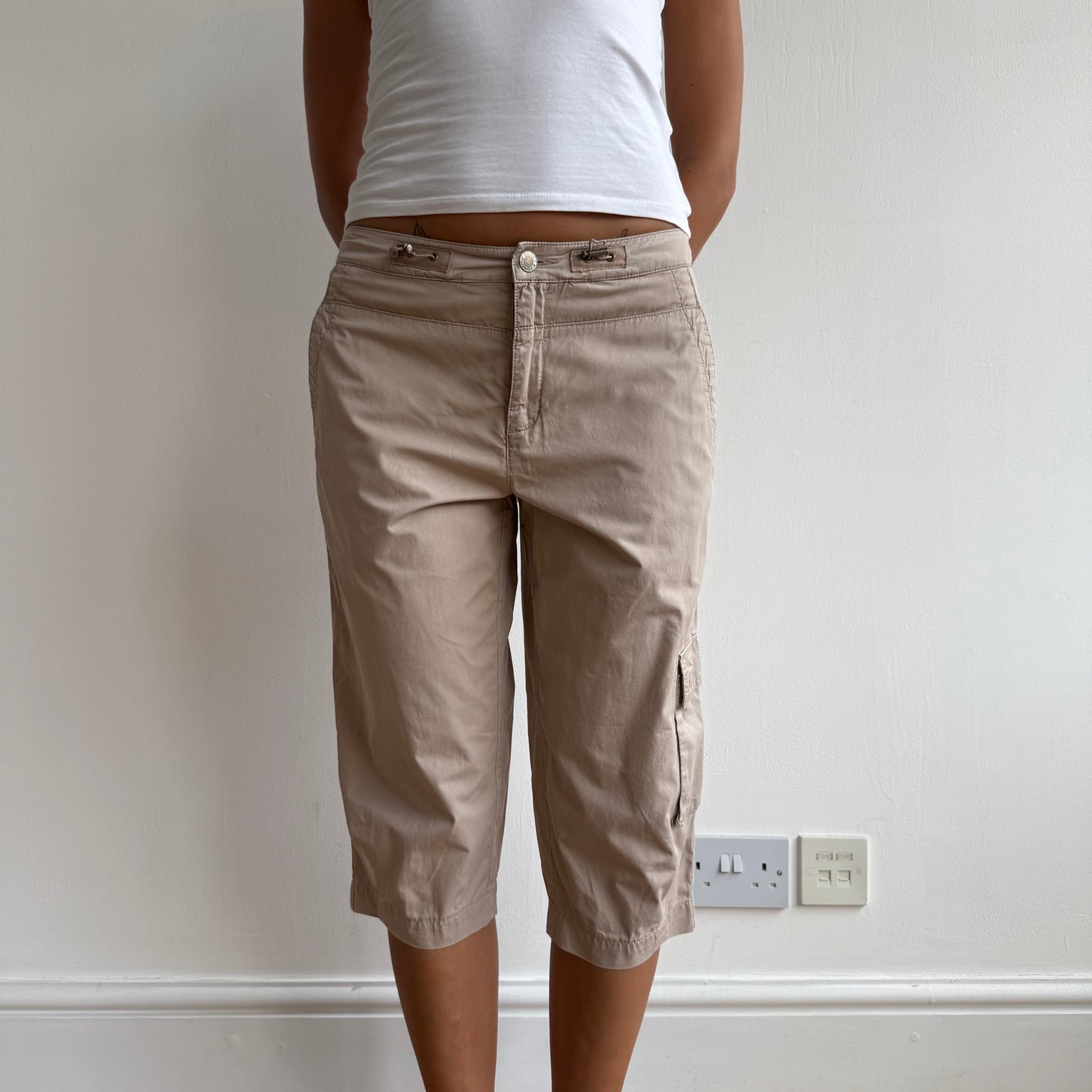 Beige toggle cargo pocket capris - Size S