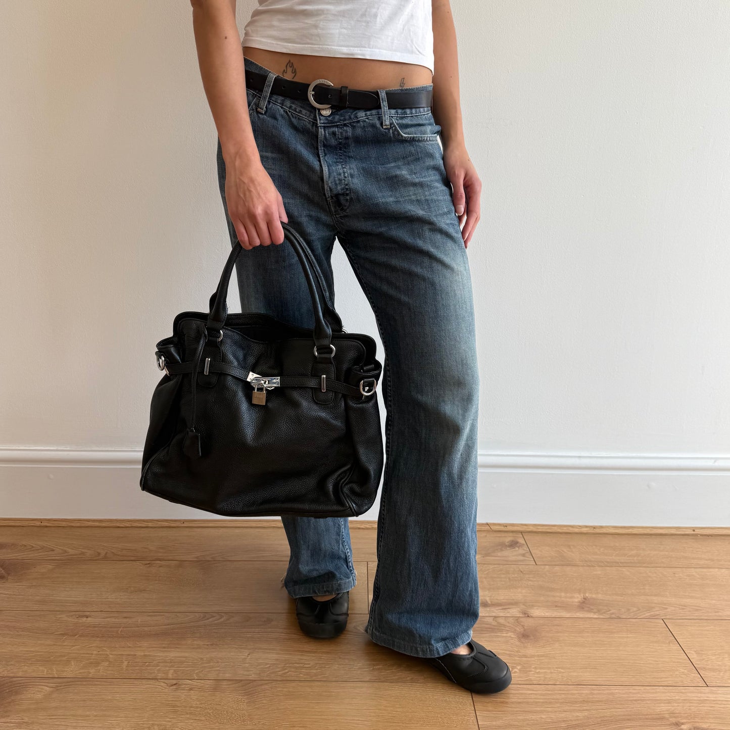 Black leather ‘firkin’ locket bag - One Size