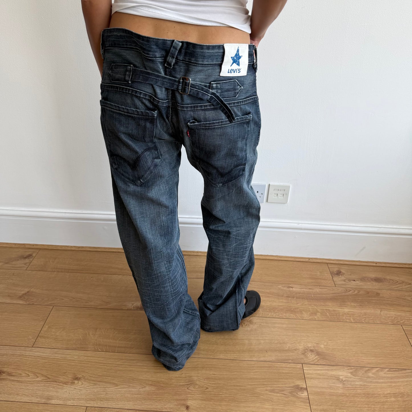 Levi’s star cinch back jeans - Size 34x34