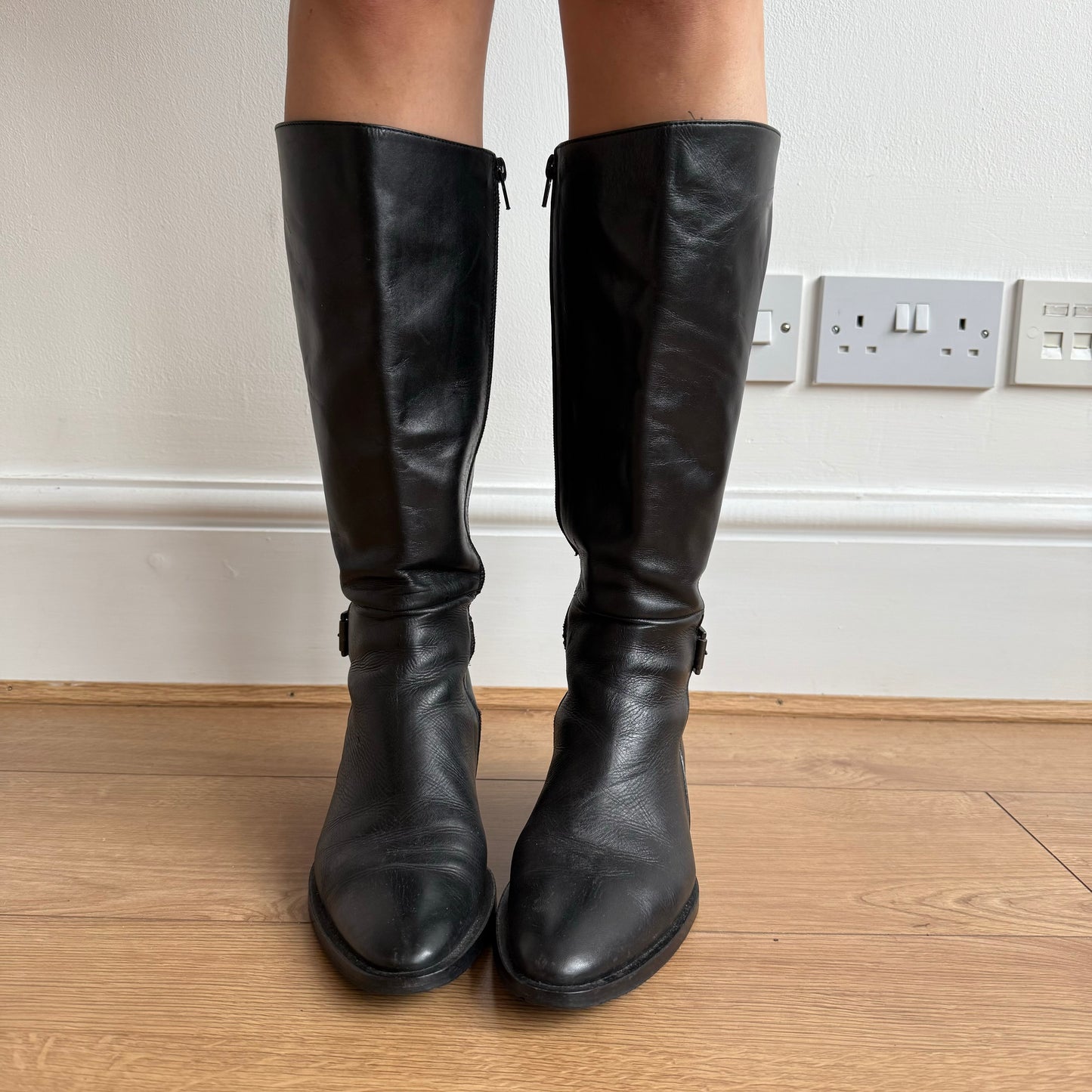 Black 90’s leather boots - UK6