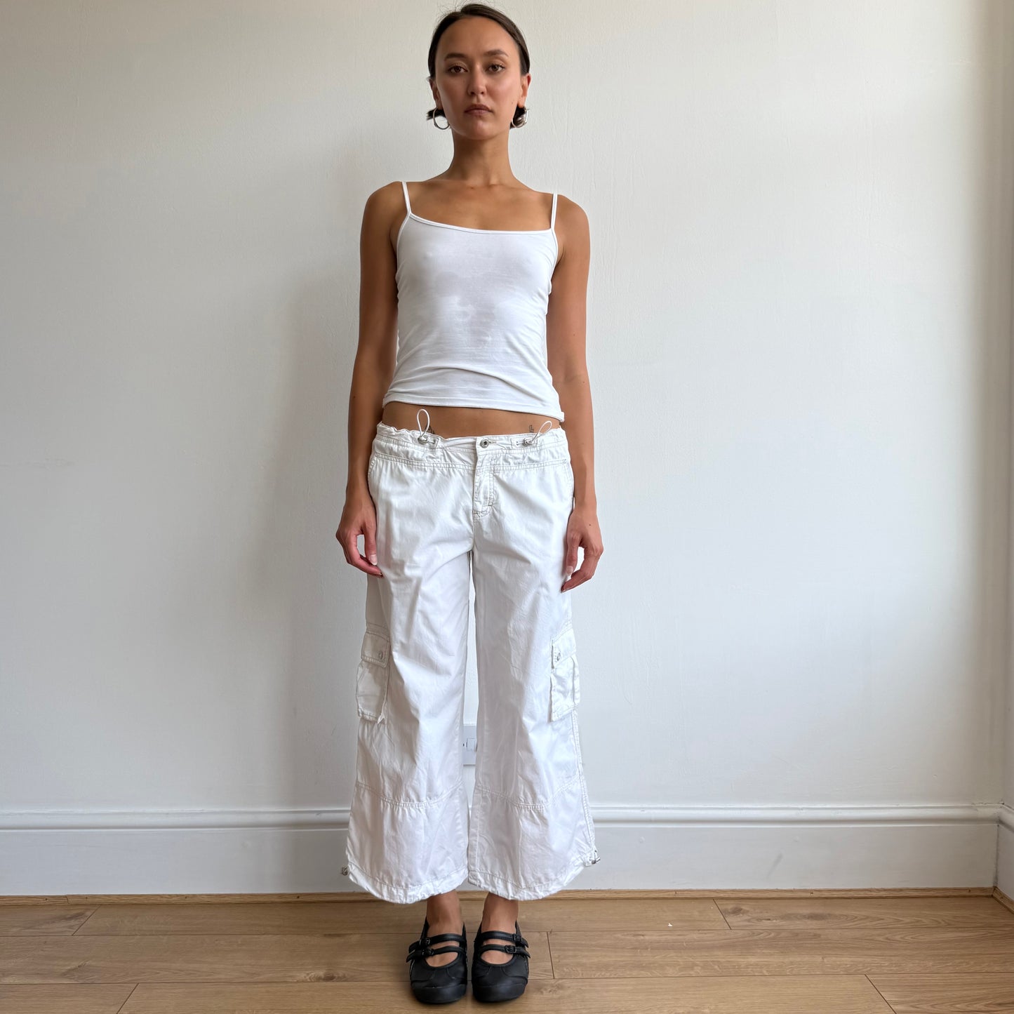 White toggle cargo pocket capris - Size S