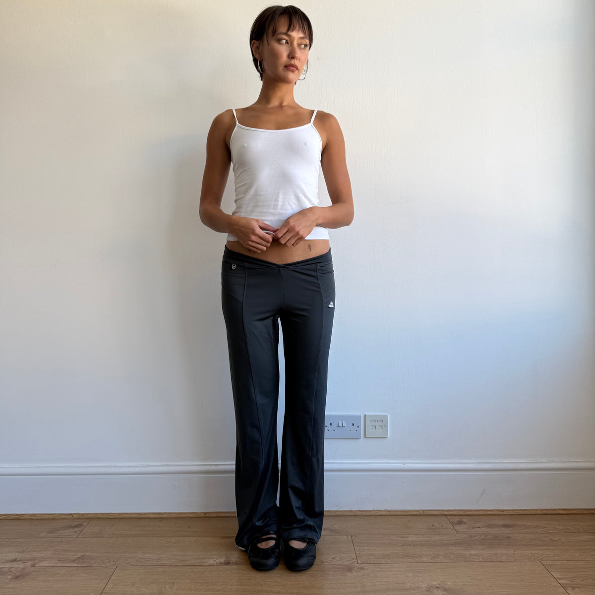 Grey v-waist Adidas yoga pants - Size S-M