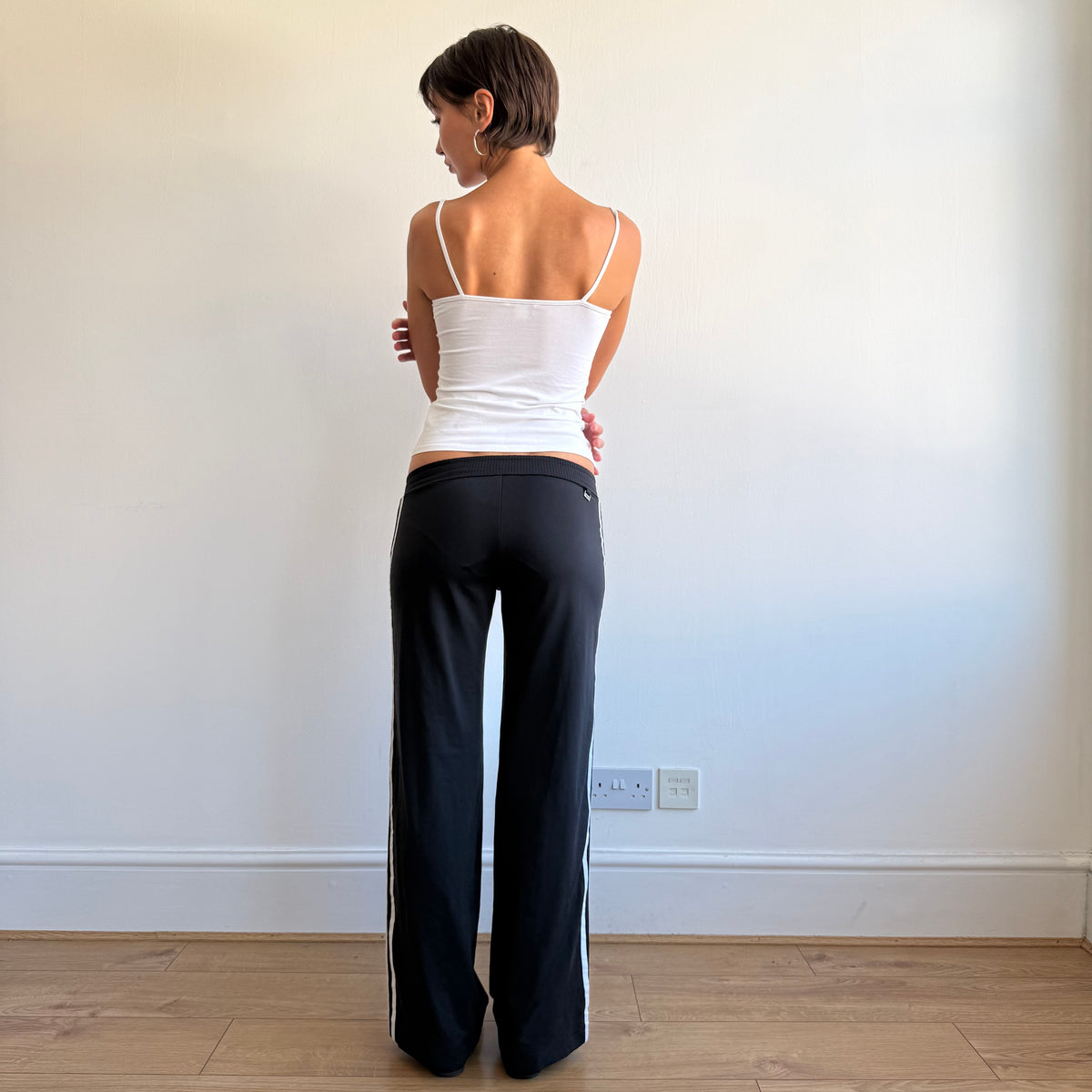 Black v-waist Adidas yoga pants - Size S