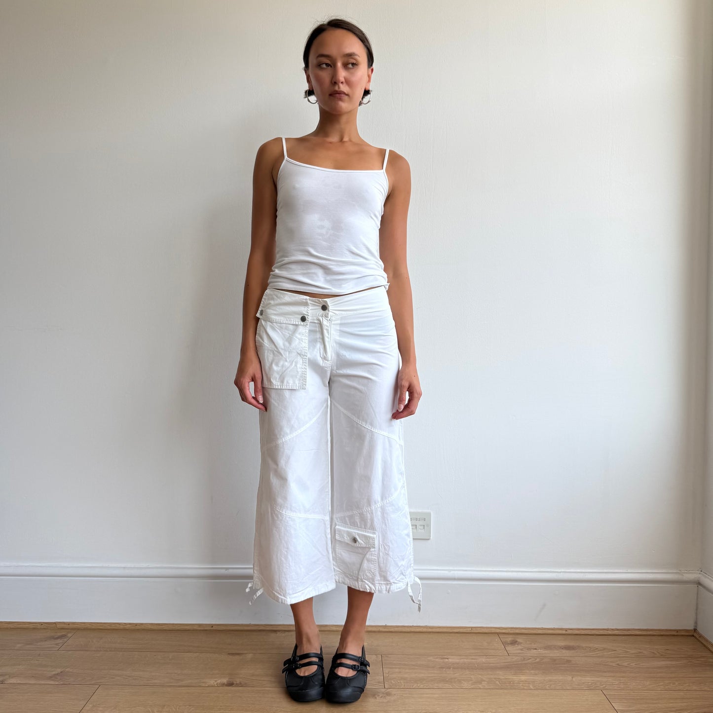 White pocket front cargo capris - Size XS/S