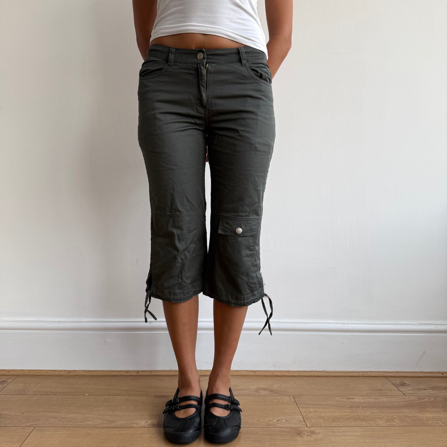 Khaki pocket leg capris - Size S