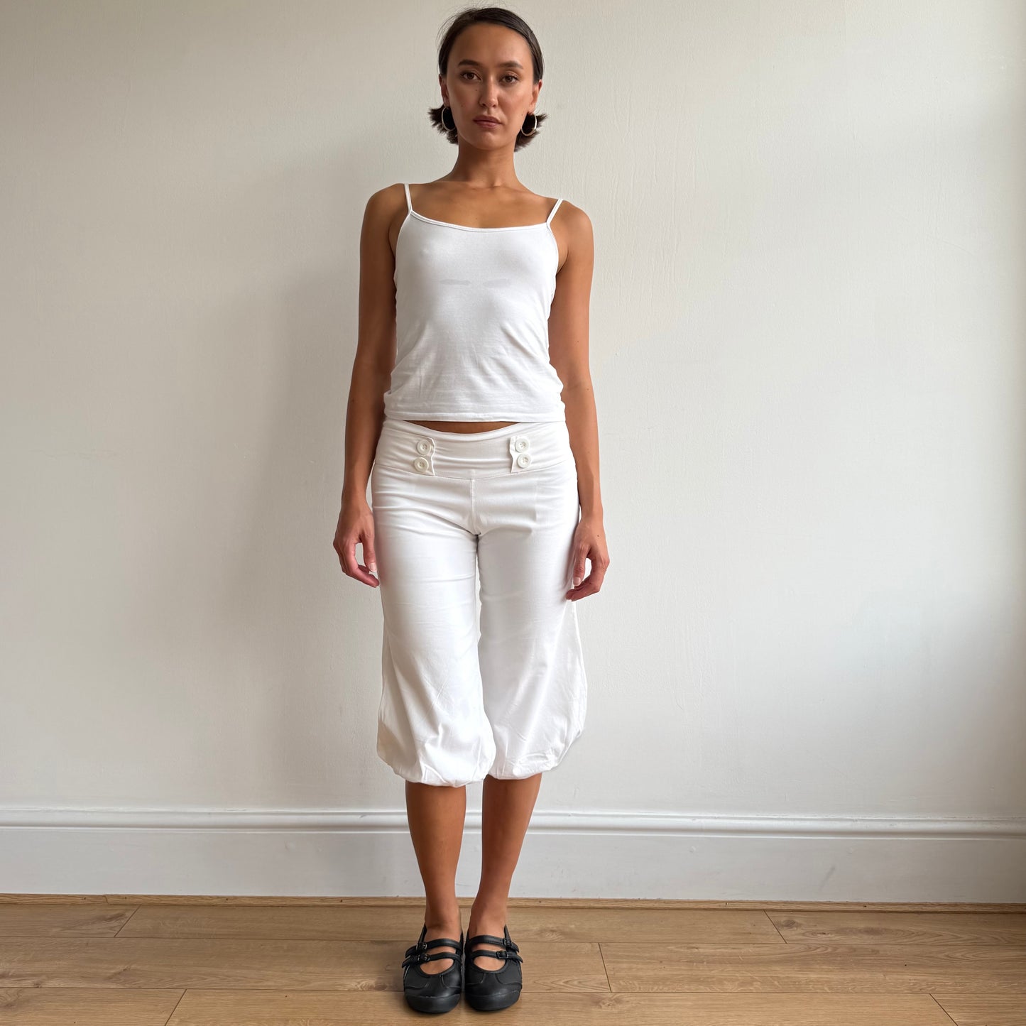 White button pocket front capris - Size S