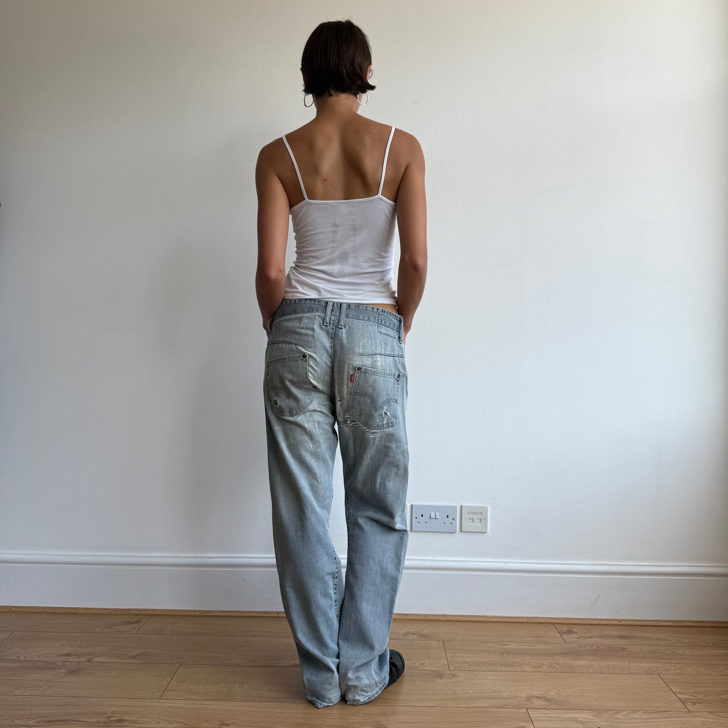 Levi’s engineered light wash patch jeans - Size 31x32