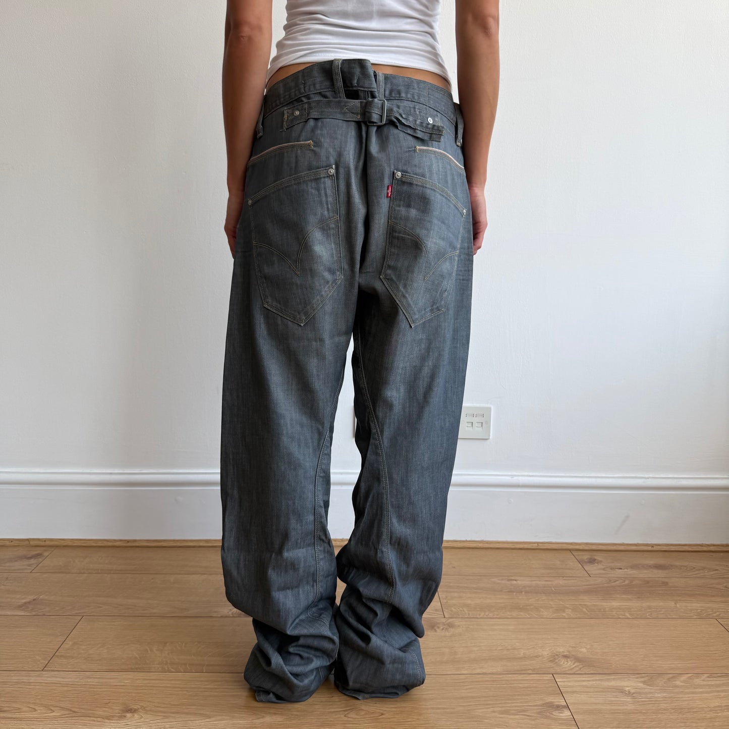 Levi’s Engineered grey cinch back jeans - Size 33x34