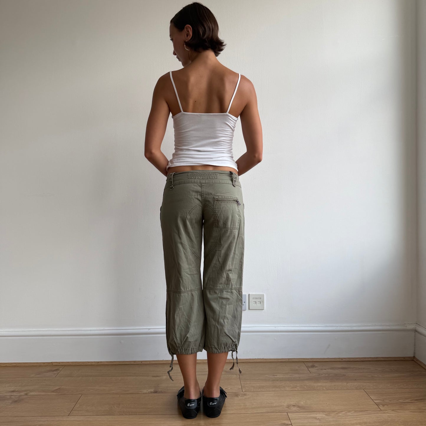 Khaki cargo grommet capris - Size S