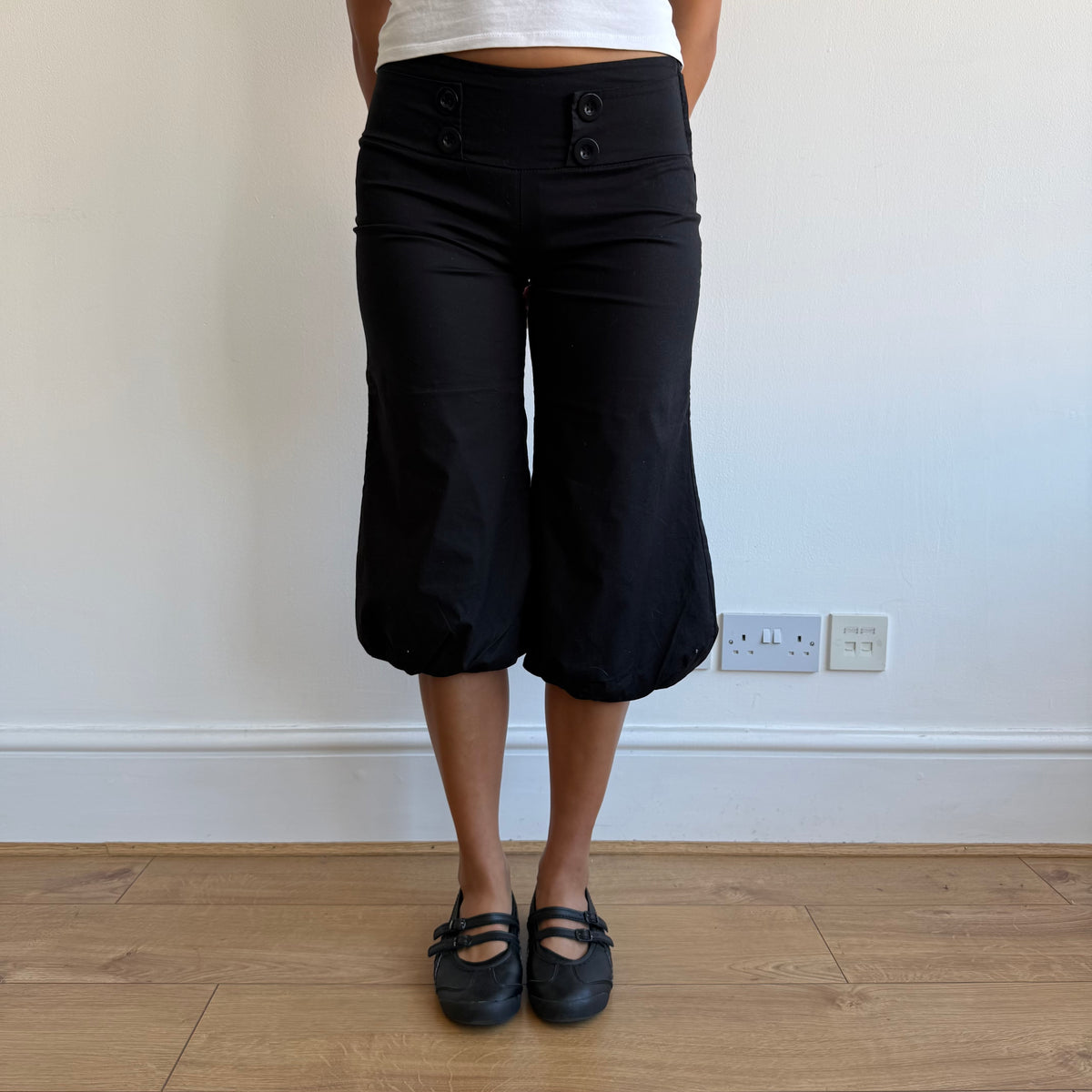 Black button bubble capris - Size S