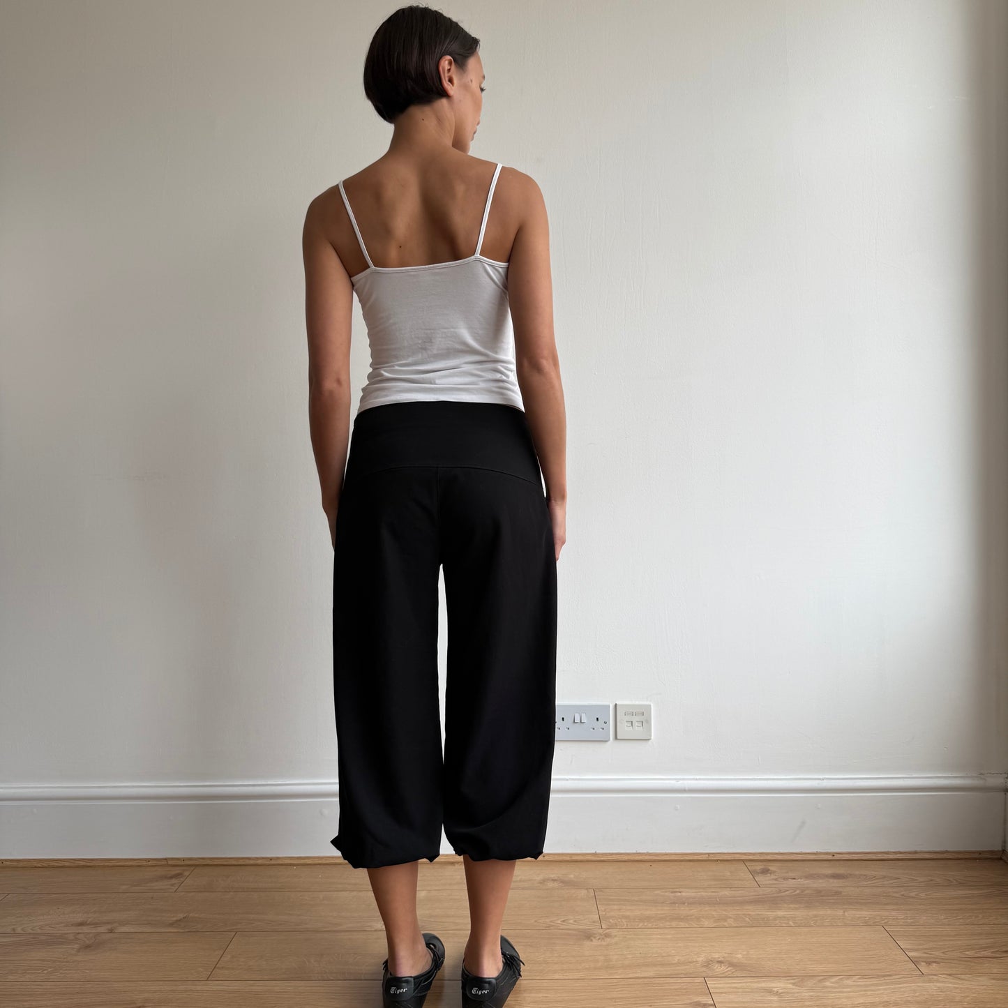 Black button bubble capris - Size S/M