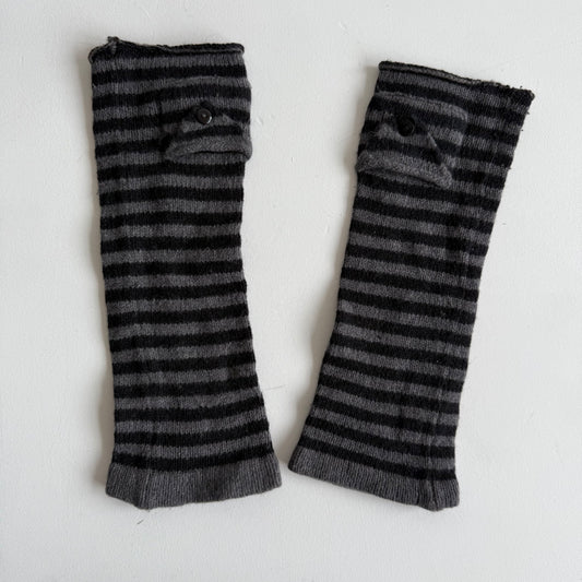 Striped fingerless gloves