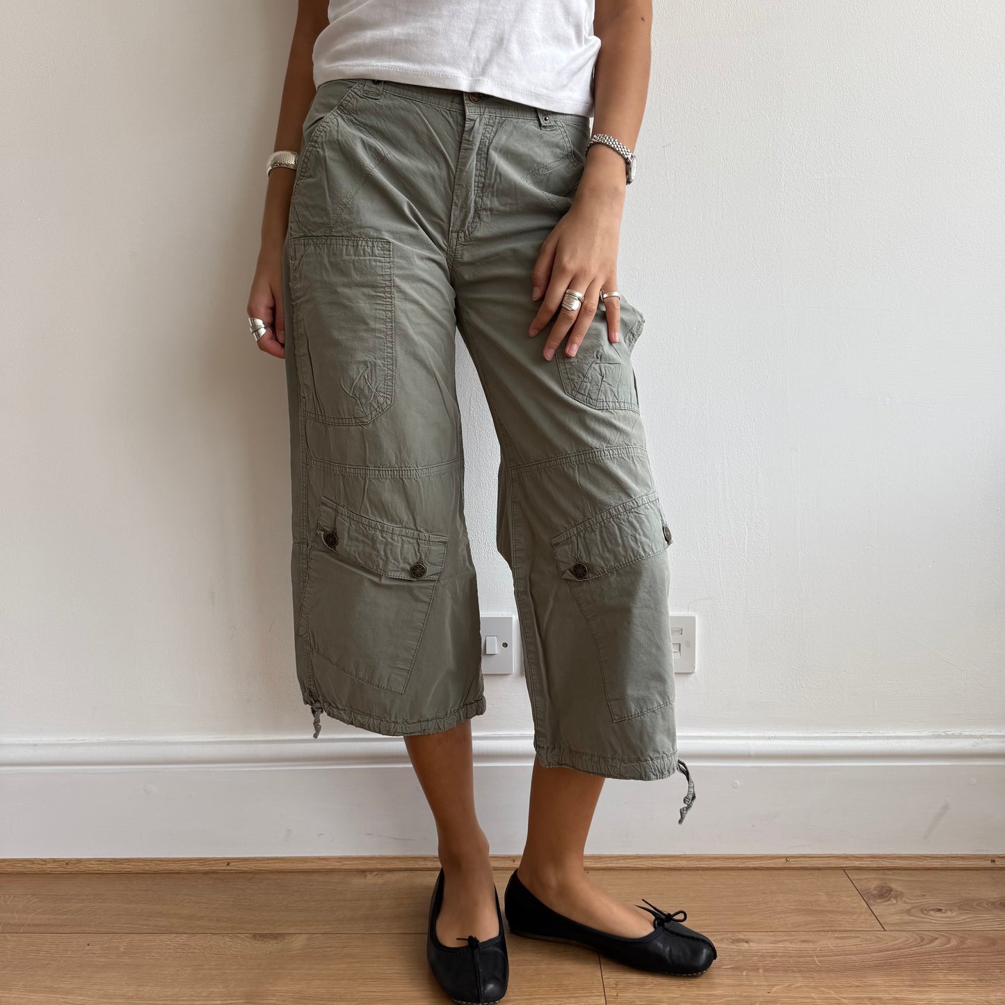 Khaki cargo capris - Size M