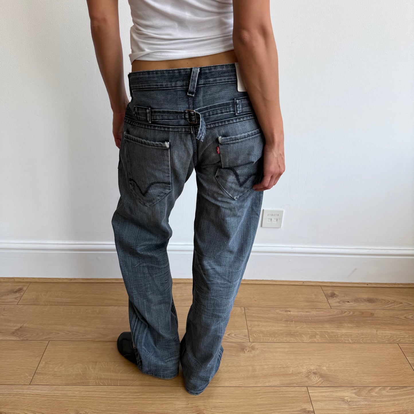 Levi’s star cinch back jeans - Size 32x32