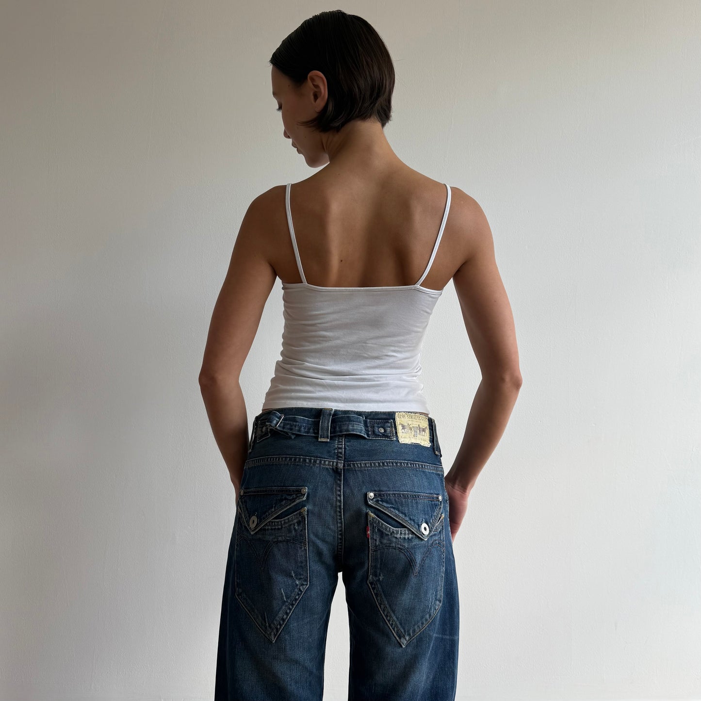Levi’s cinch back jeans - Size 31x32