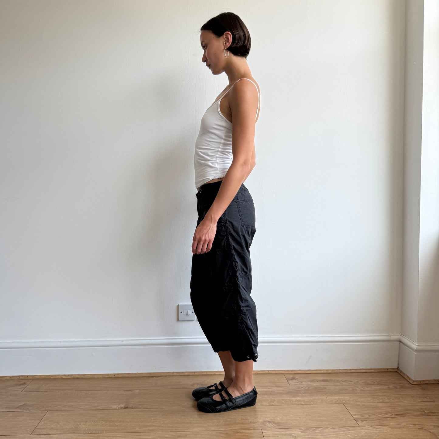 Black toggle cargo capris - Size S