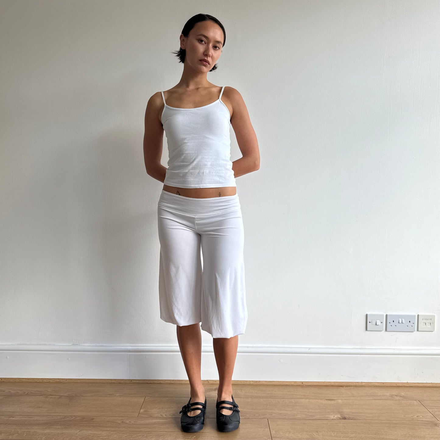 White harem bubble capris - Size M
