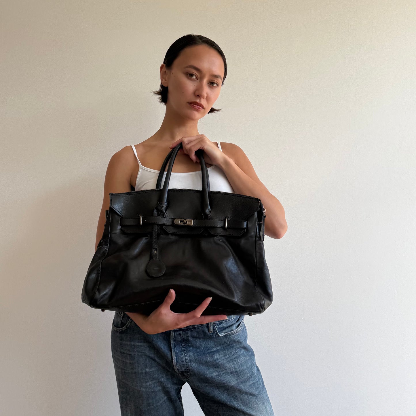 Black leather ‘firkin’ bag - One Size