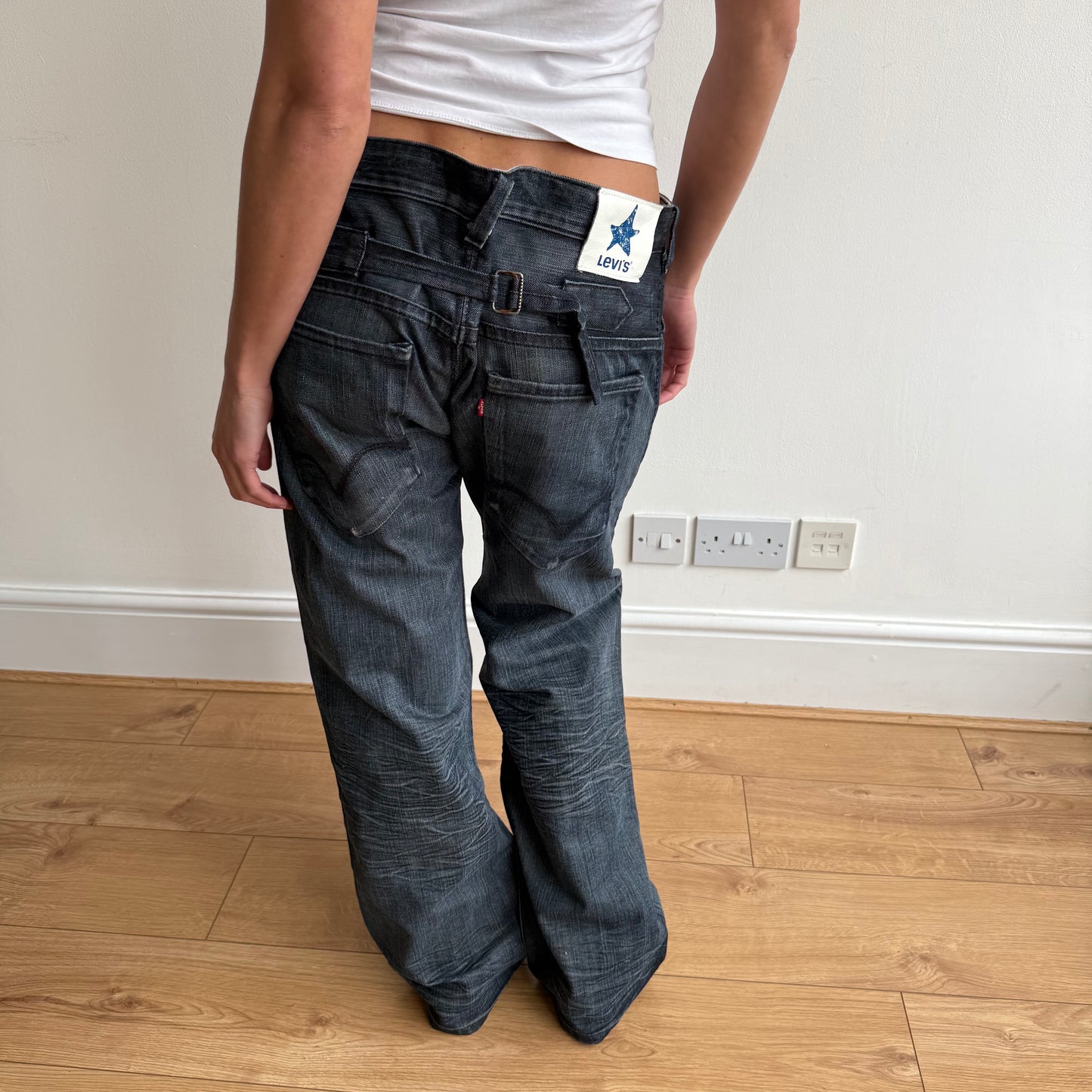 Levi’s star cinch back jeans - Size 34x32