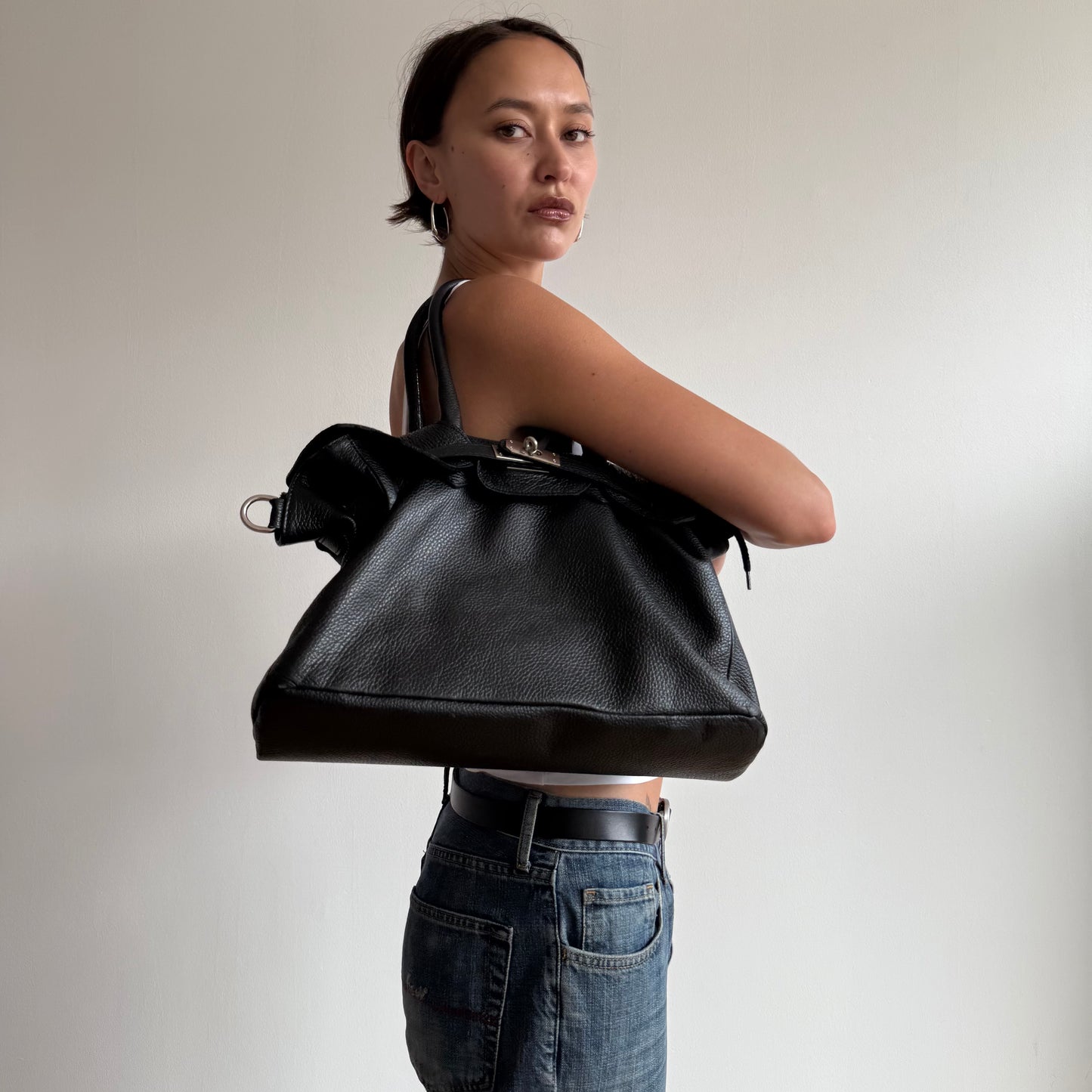 Black leather ‘firkin’ bag - One Size