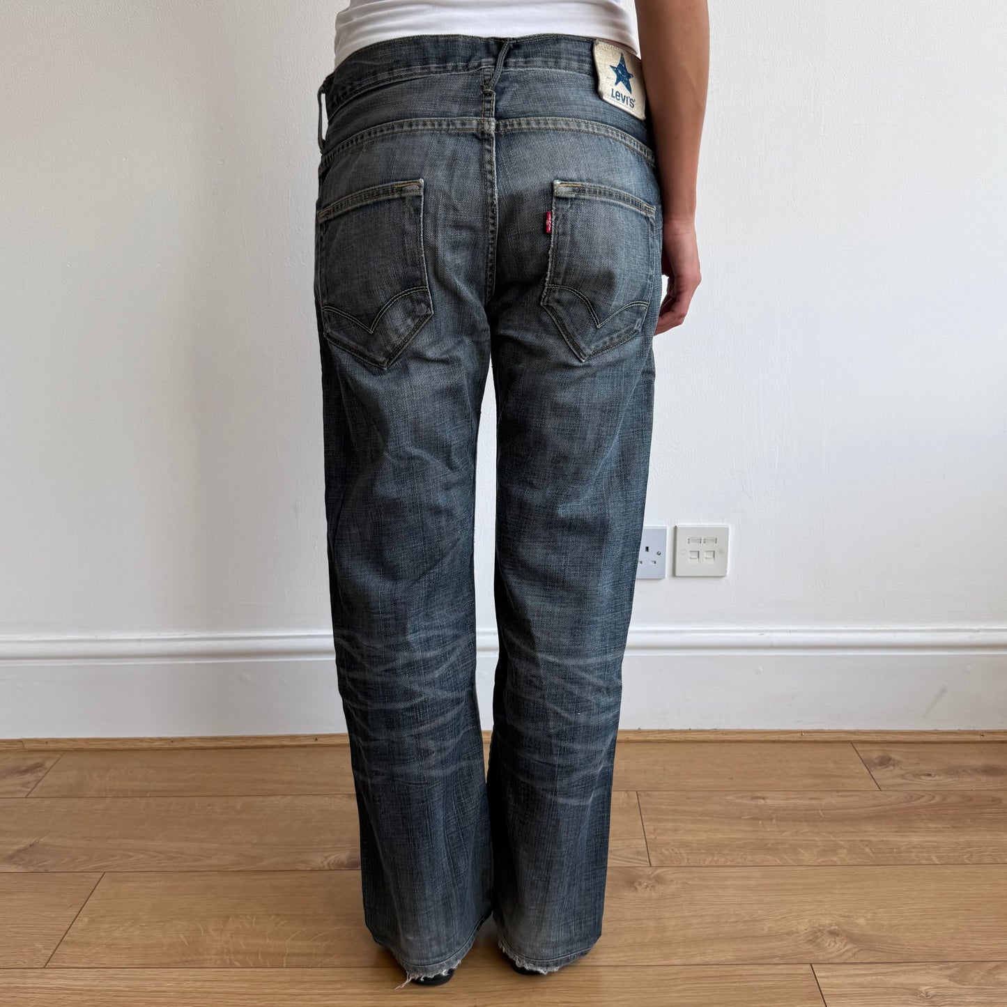 Levi’s mid wash star jeans - Size 33x34