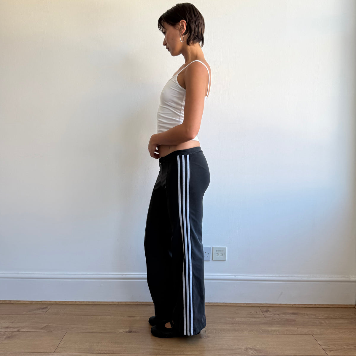 Black o-ring Adidas flared yoga pants - Size XS