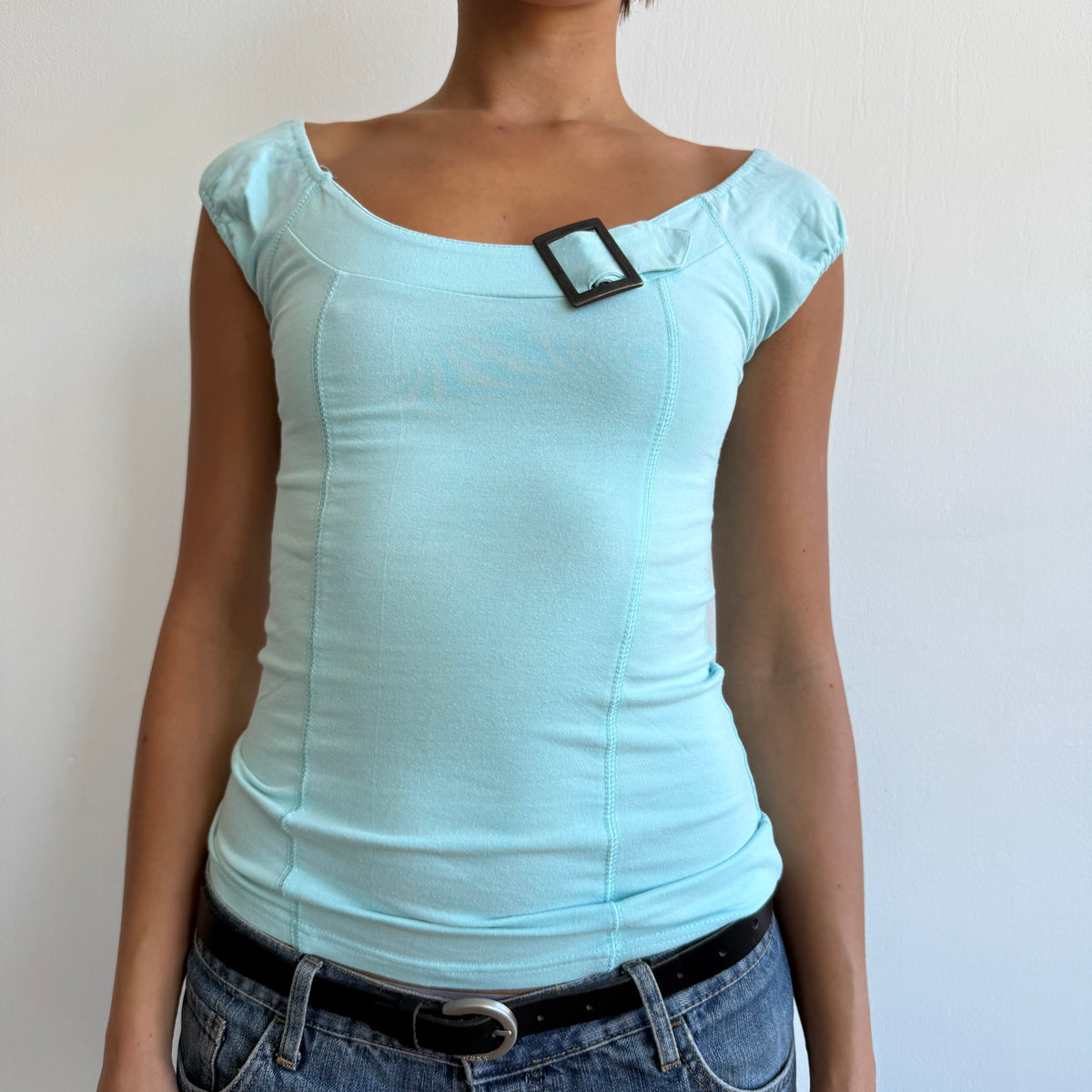 Turquoise buckle t-shirt - Size S