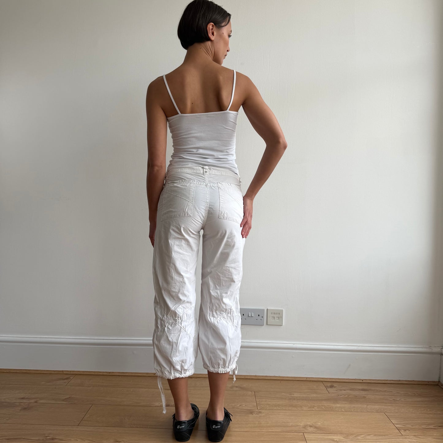 White cargo pocket capris - Size XS