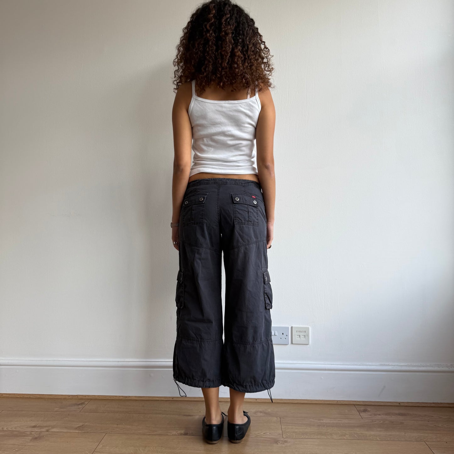 Black toggle cargo capris - Size S