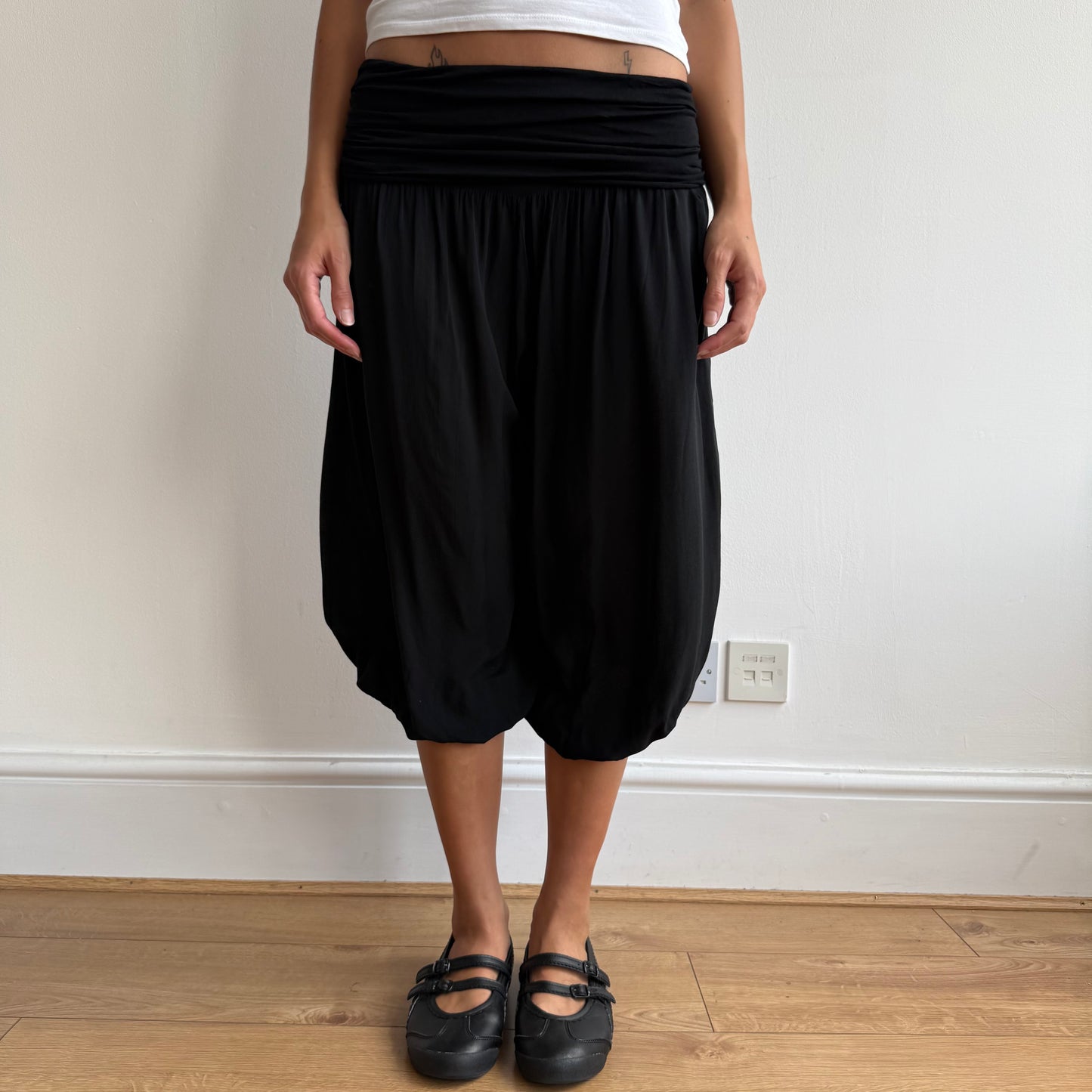 Black balloon capris - Size S