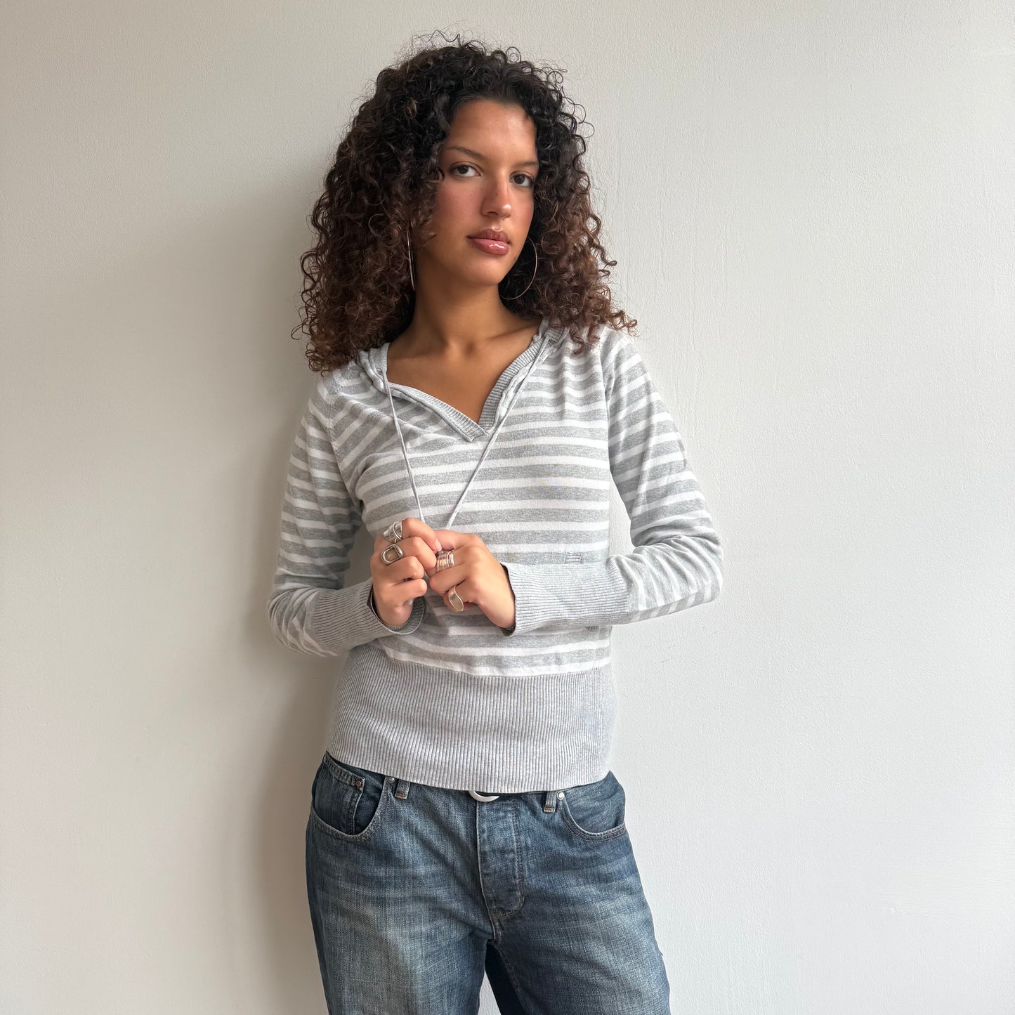 Grey + white striped knit hoodie - Size M/L