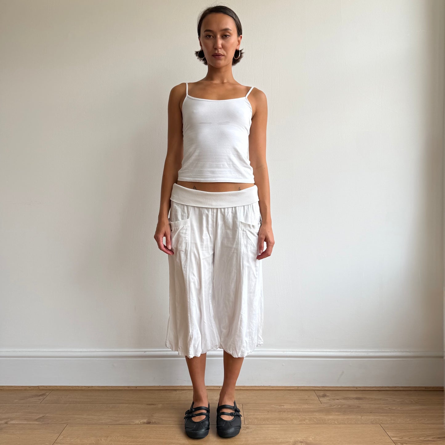 White balloon pocket capris - Size M
