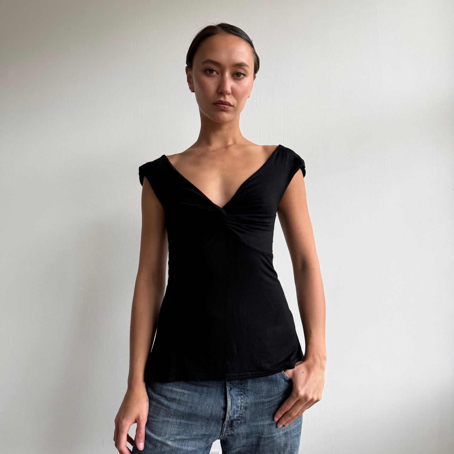 Black twist keyhole short sleeve top - Size S