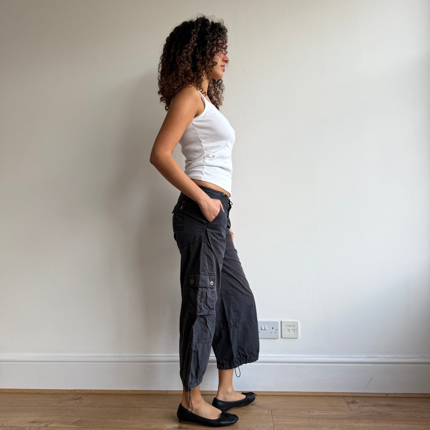 Black toggle cargo capris - Size S