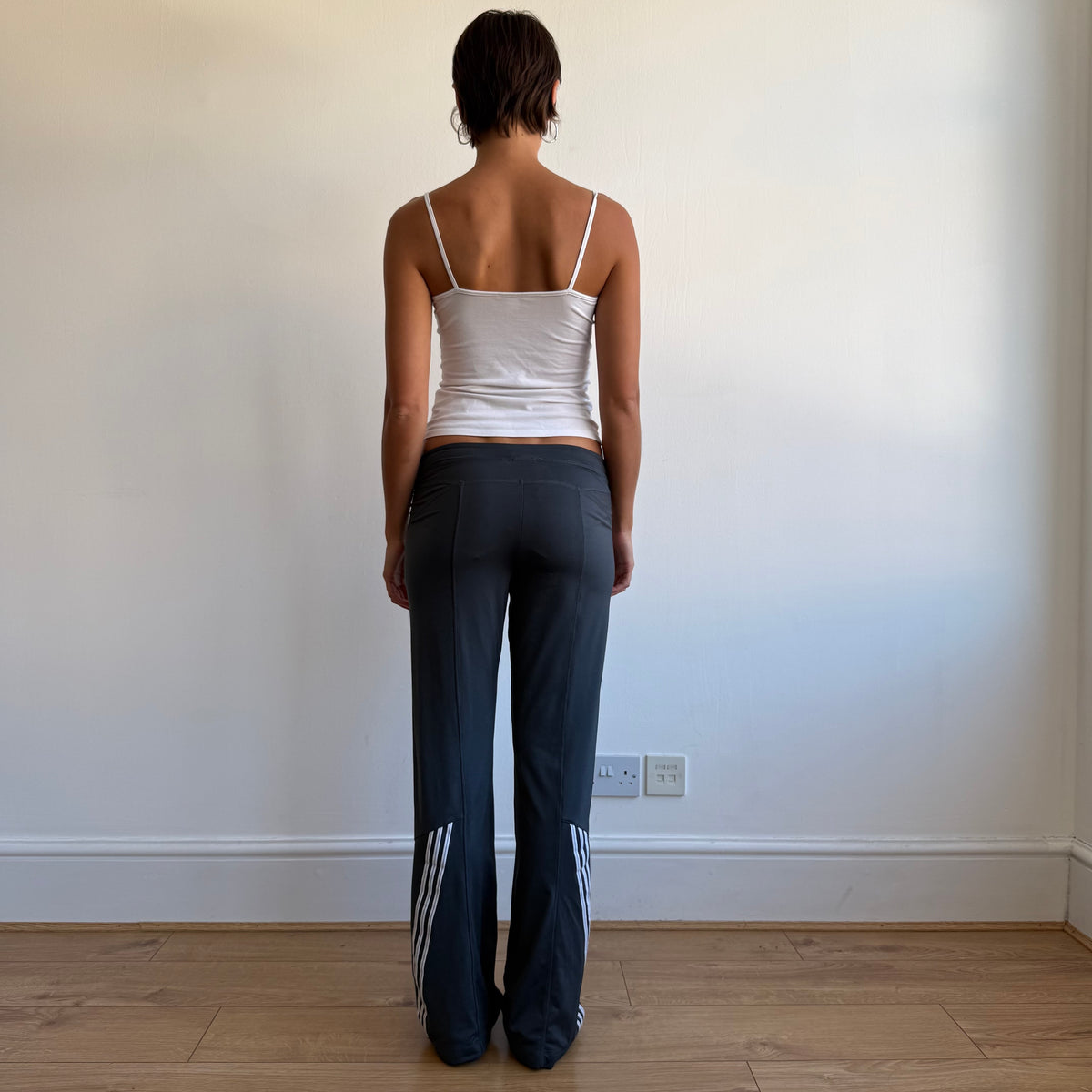 Grey v-waist Adidas yoga pants - Size S-M