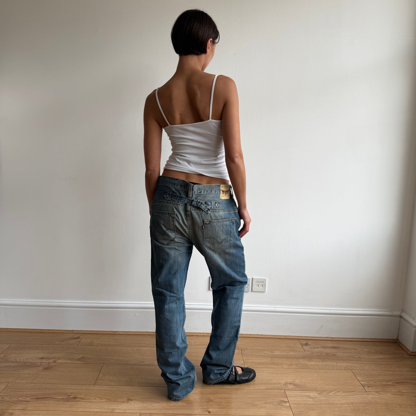 Levi’s cinch back jeans - Size 33x32