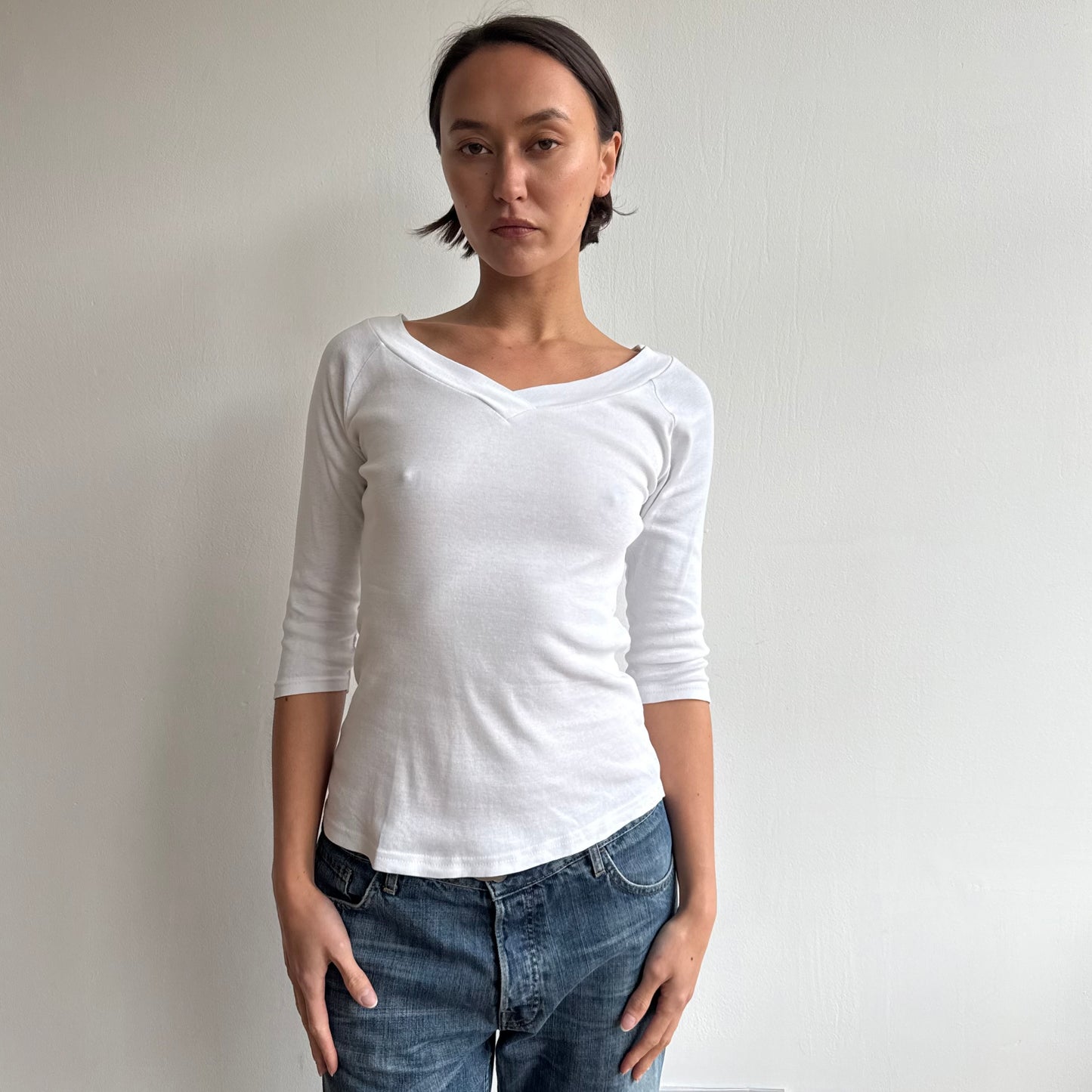 White v-neck 3/4 sleeve top - Size S/M