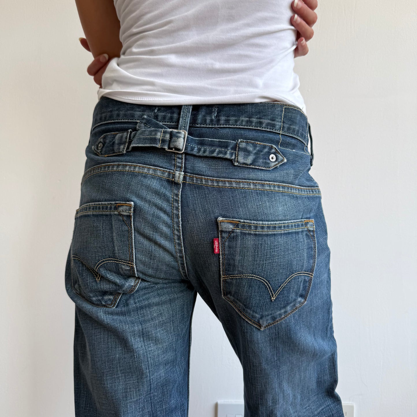 Levi’s cinch back jeans - Size 29x32