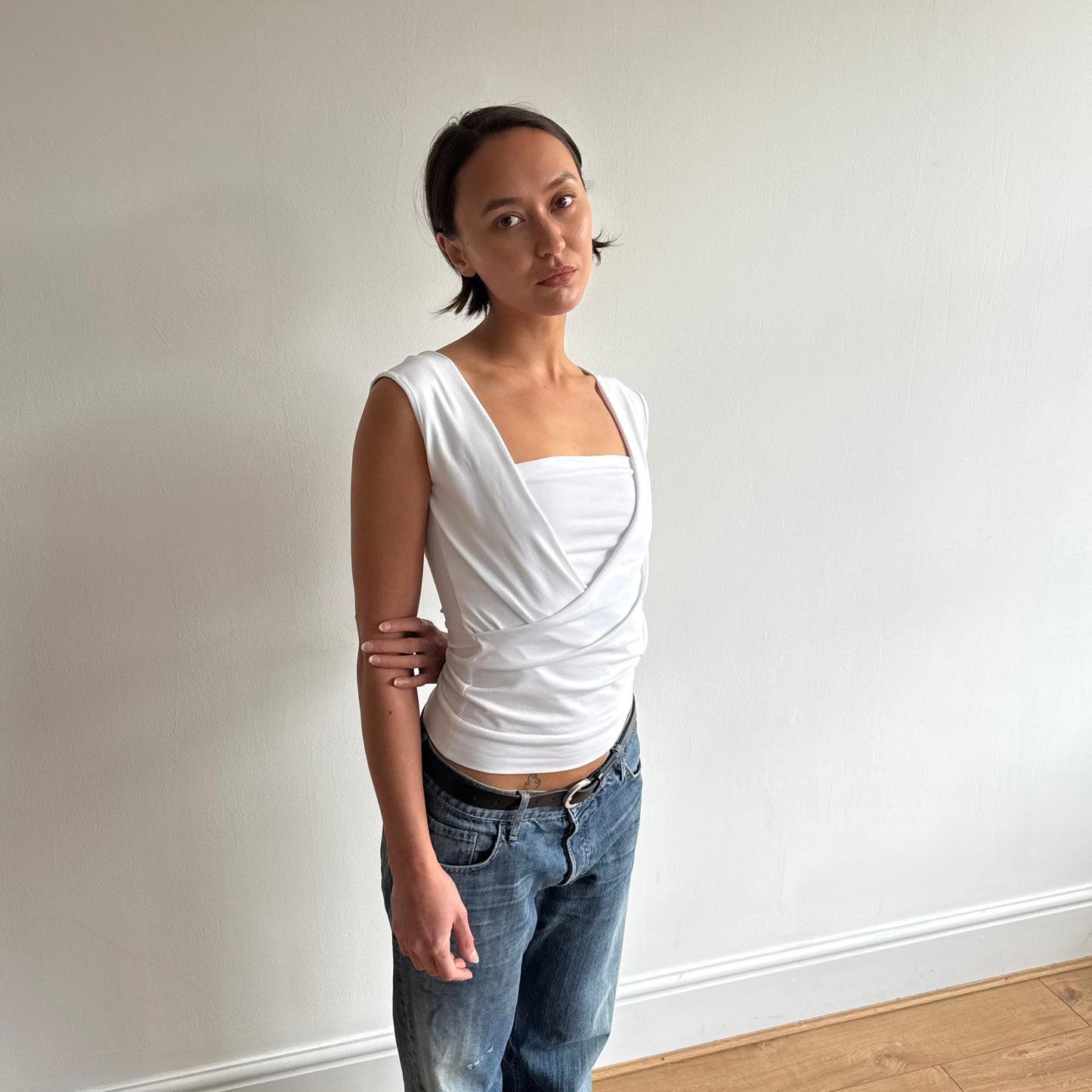 ‘The Keyhole Top’ sleeveless - White
