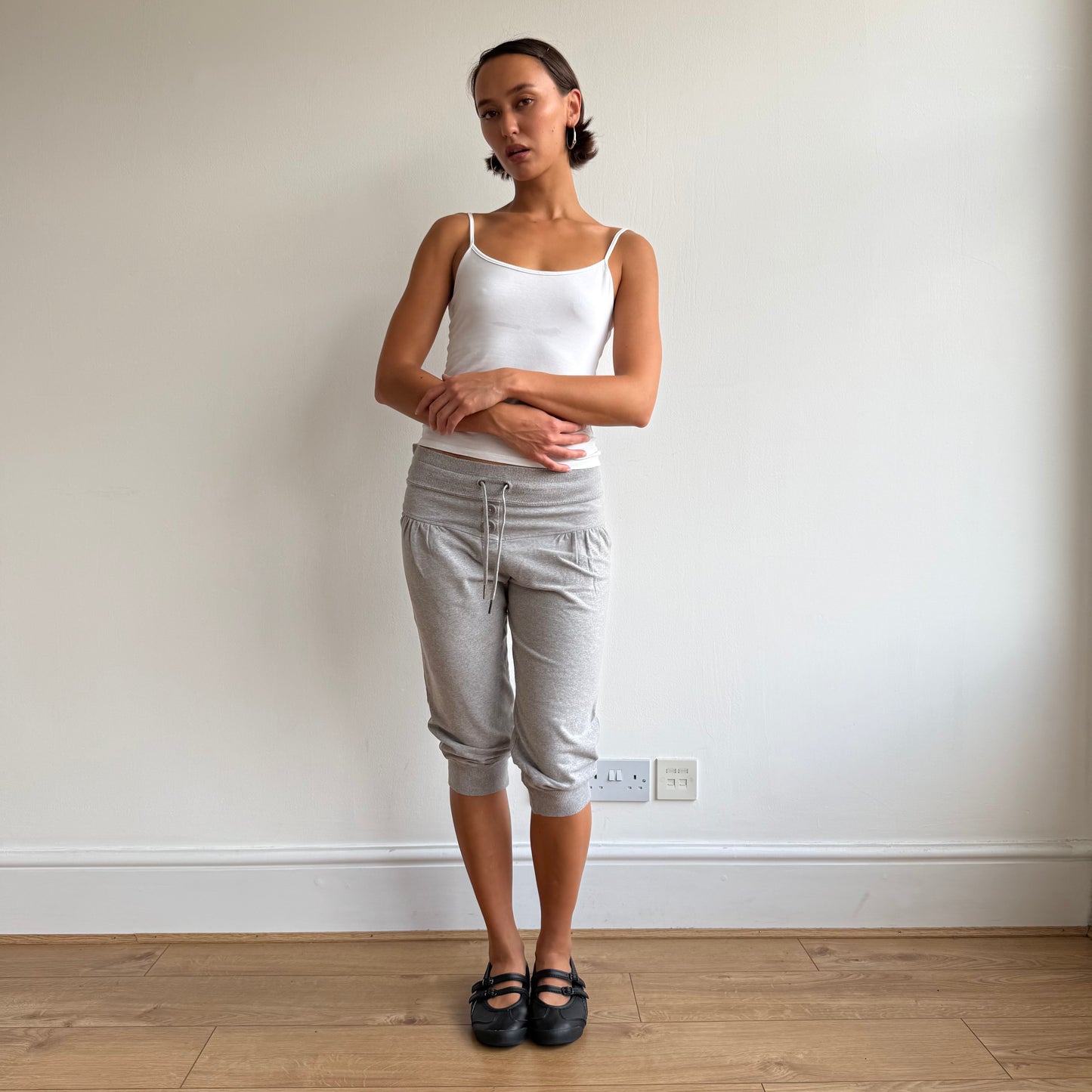 Grey button baloon capris - Size M