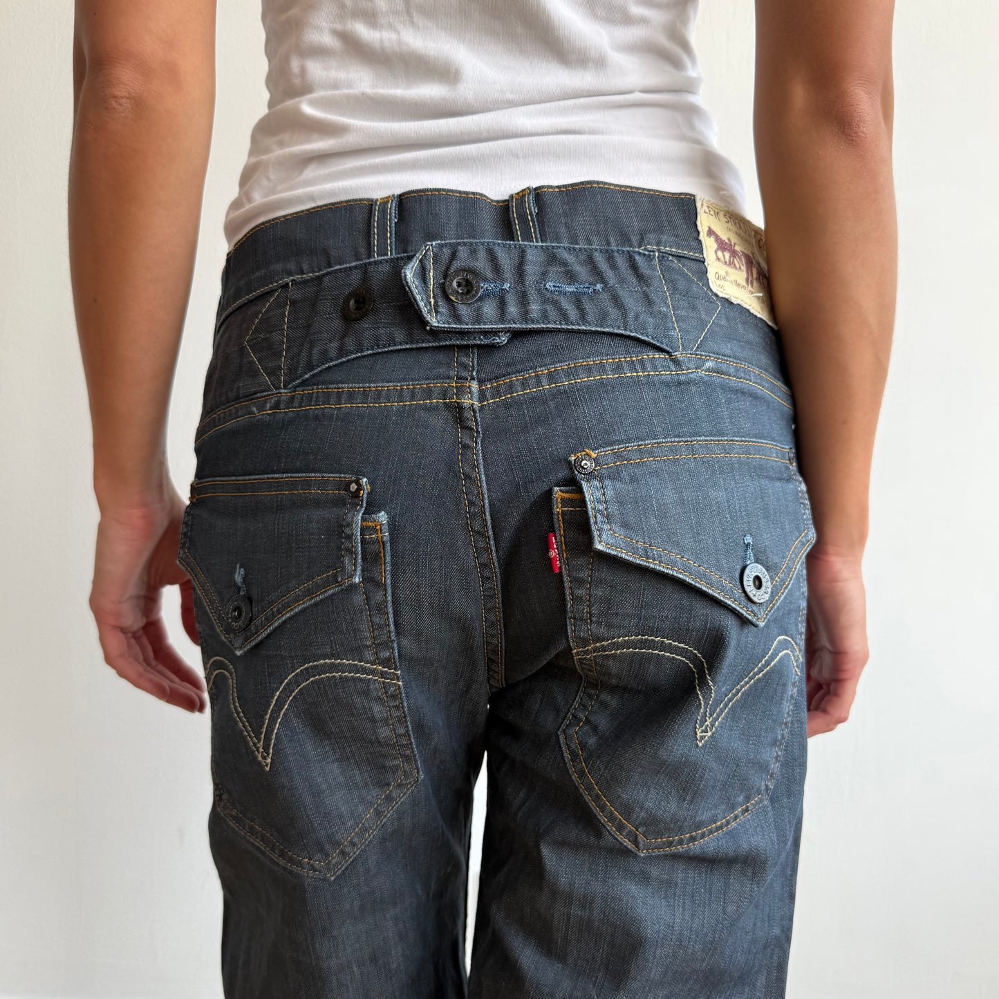 Levi’s button back jeans - Size 31x34
