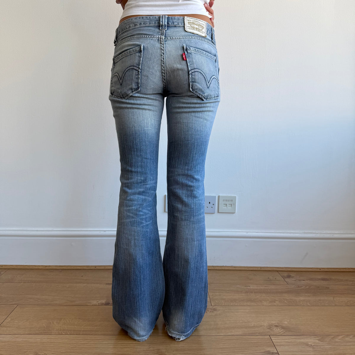 Levi’s low waist bootcut jeans - Size 30x31.5