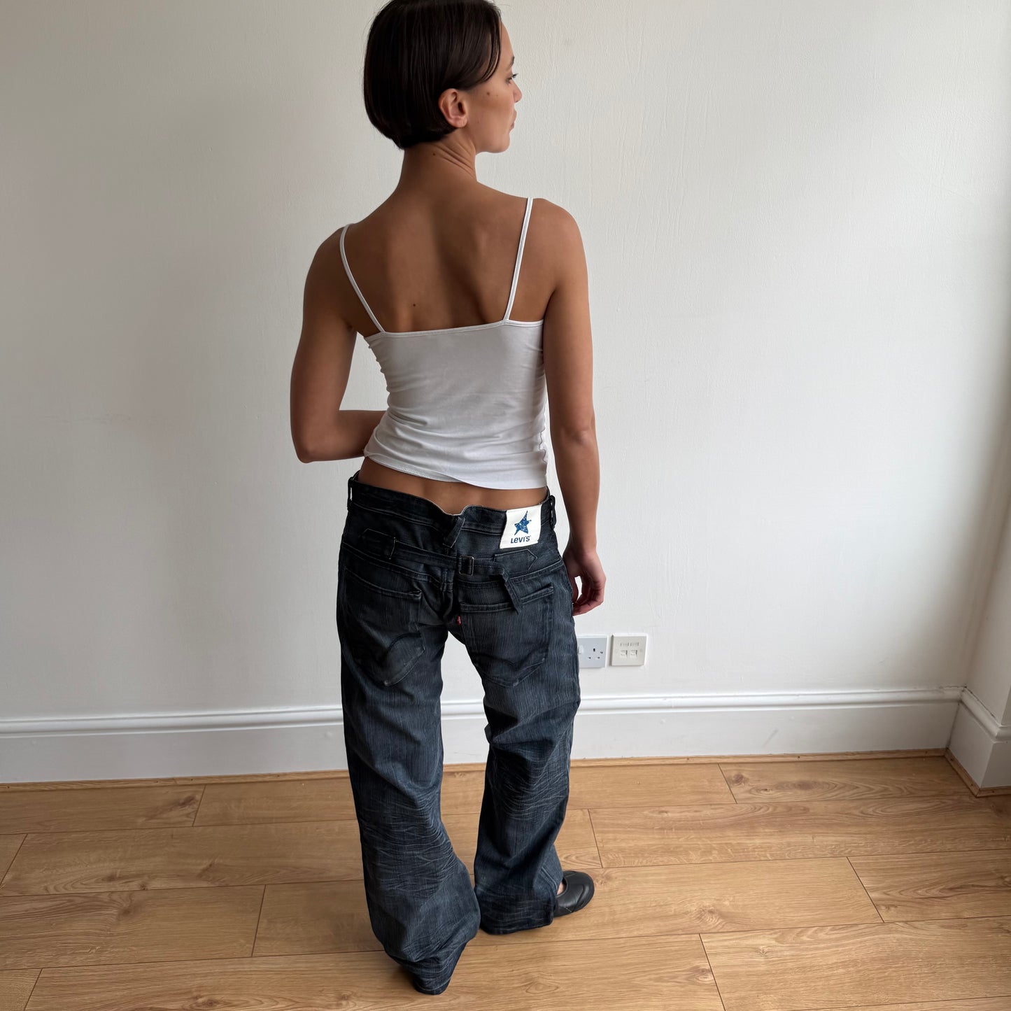 Levi’s star cinch back jeans - Size 34x32