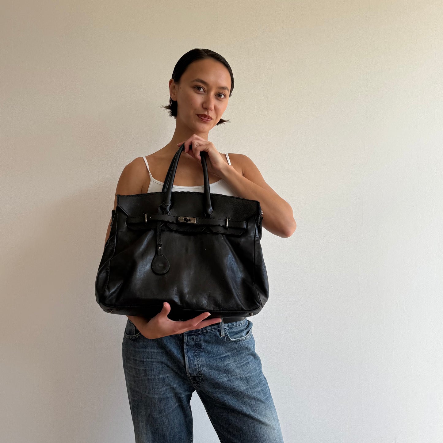 Black leather ‘firkin’ bag - One Size