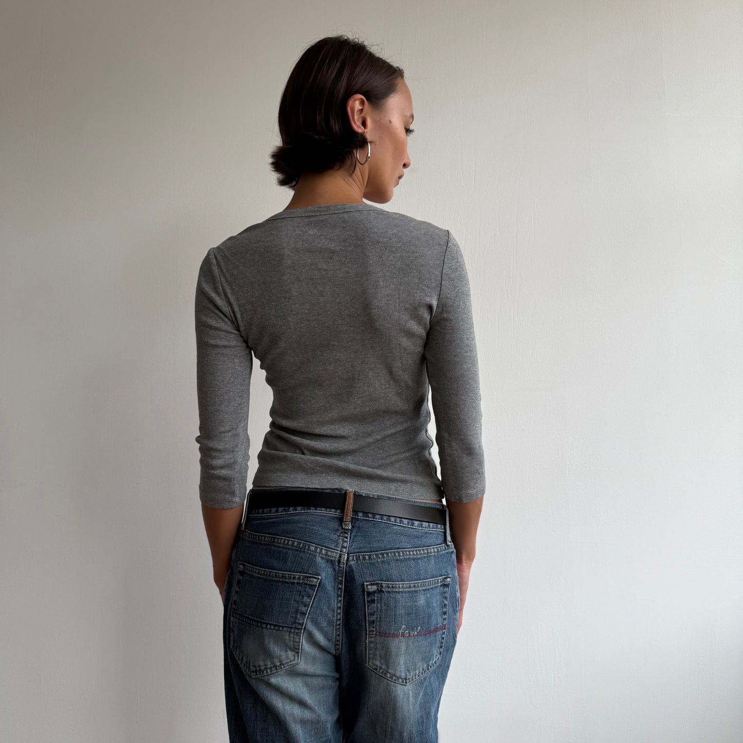 Grey v-neck 3/4 sleeve top - Size S