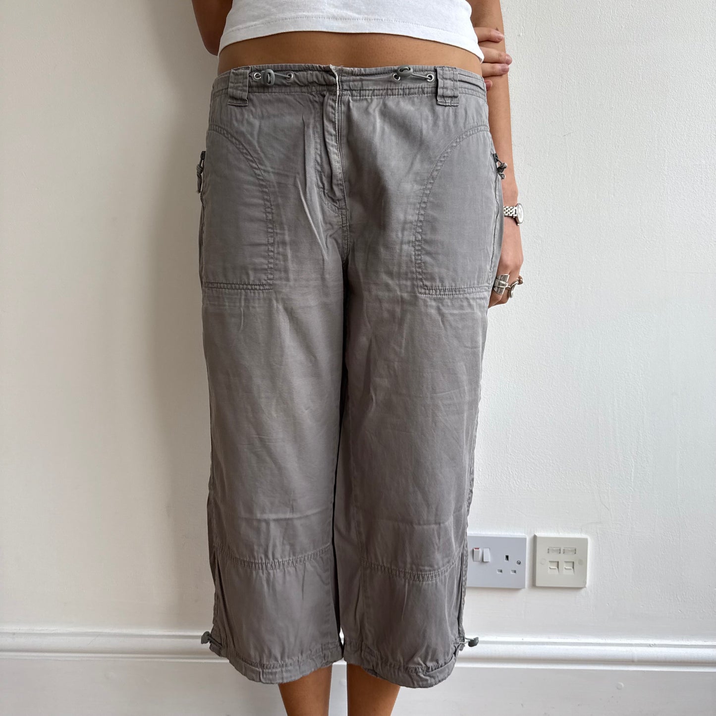 Grey cargo capris - Size M