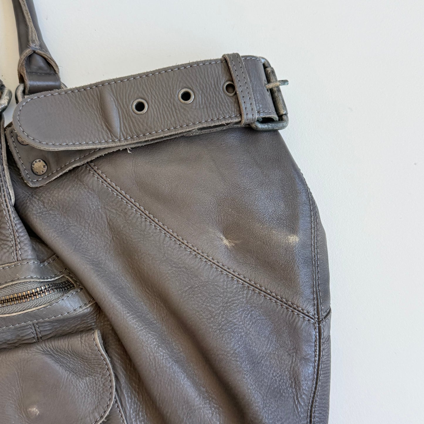 Grey leather buckle bag - One Size