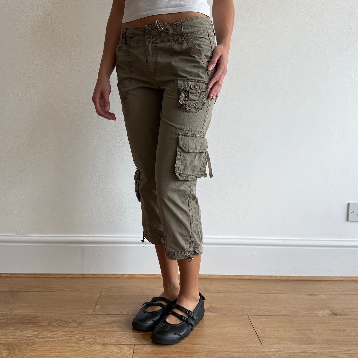 Khaki cargo toggle capris - Size S