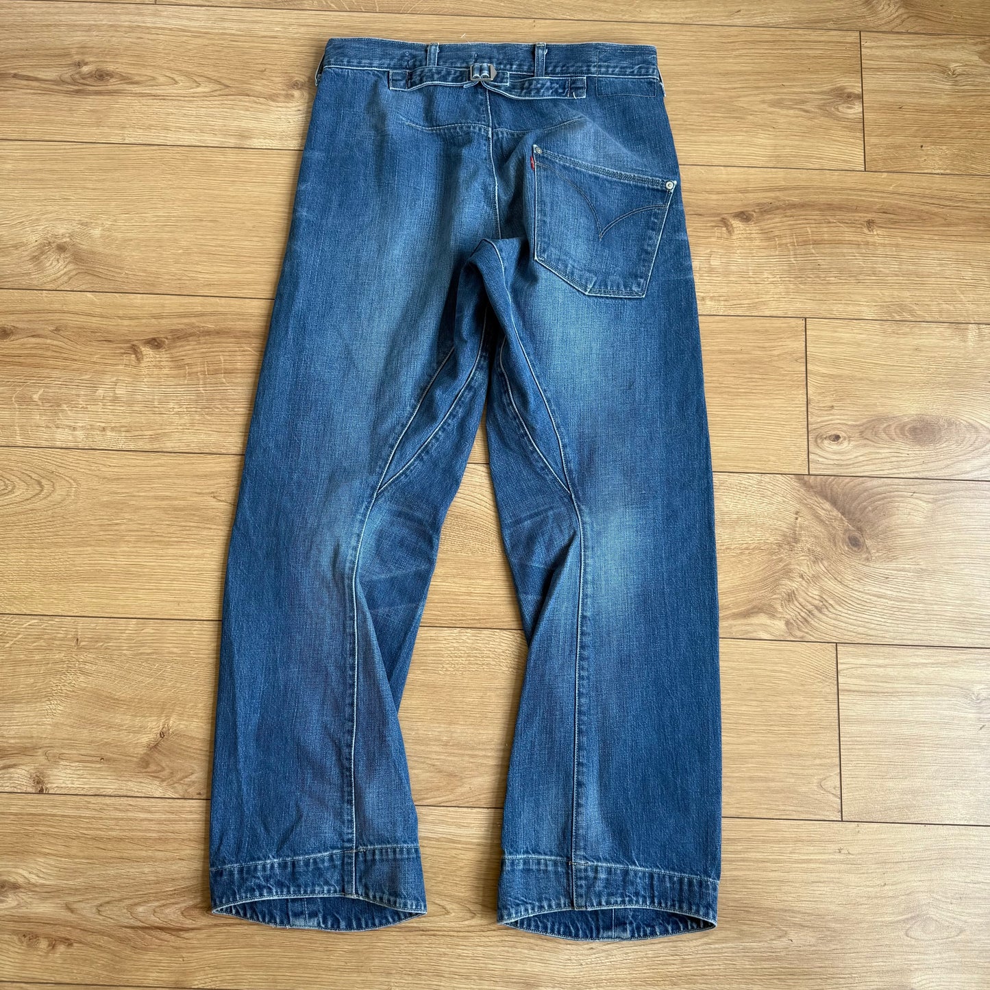Levi’s Engineered cinch jeans - Size M